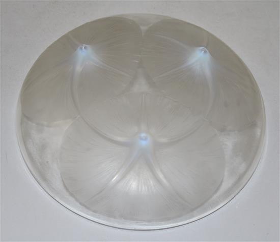 A Rene Lalique Volubilis pattern opalescent glass bowl, 21.5cm